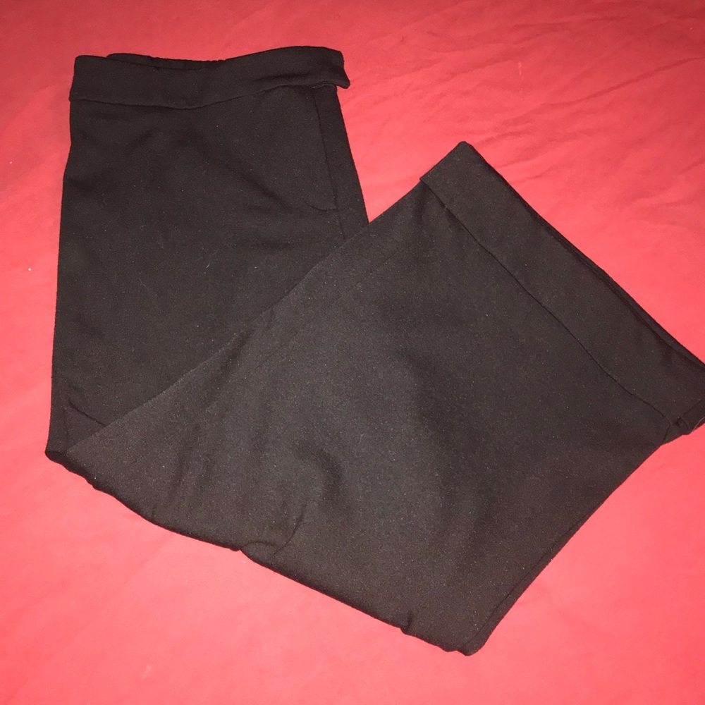 New York & Co. Stretch black cuffed capris💗